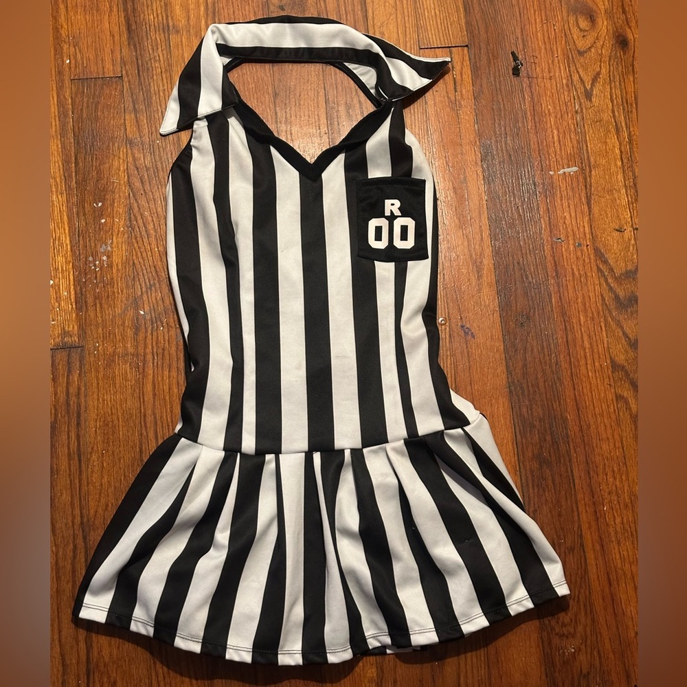 Referee costume